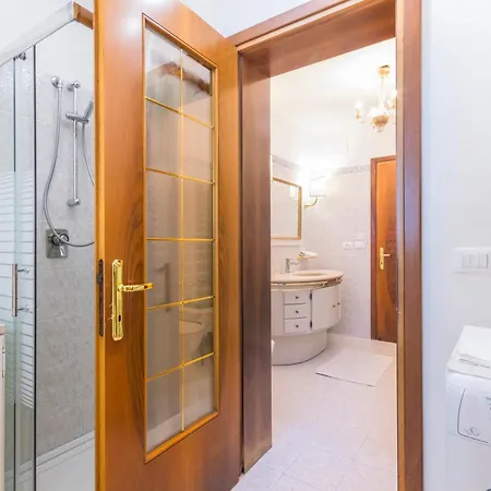 Traghetto Vecchio House *